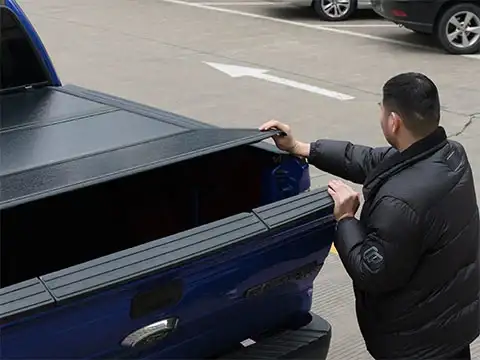 Low Profile Hard Tri-Fold Tonneau Cover for Chevrolet